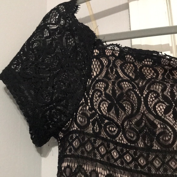 Lace dress - Picture 3 of 5